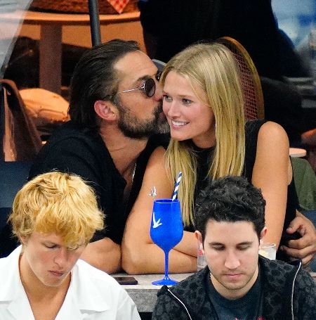 Enrique and Toni Garrn were spotted being romantic during the US Open's Men's finalImage Source: People